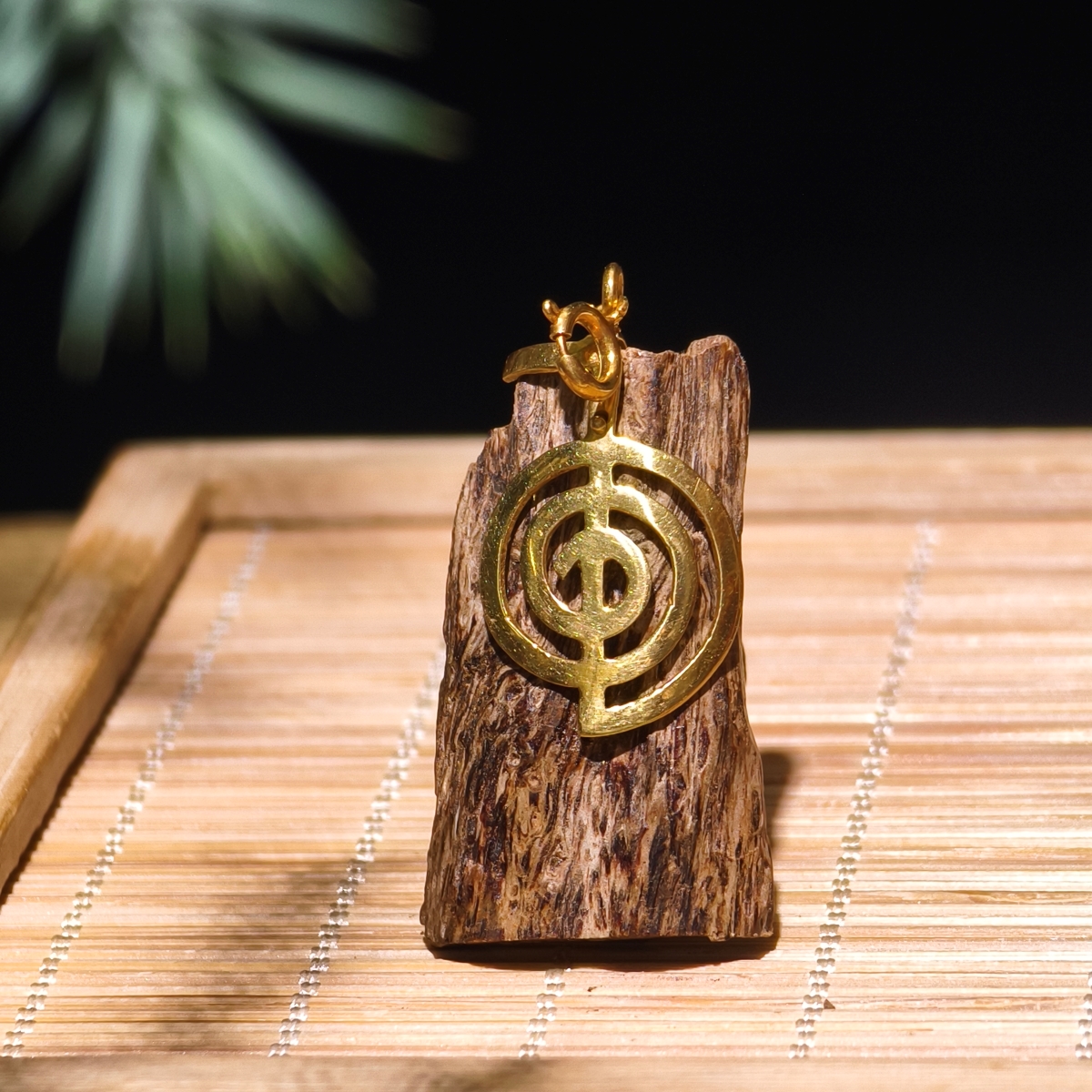 Mặt Dây Chuyền Trầm Hương - Chìm Nước - Reiki