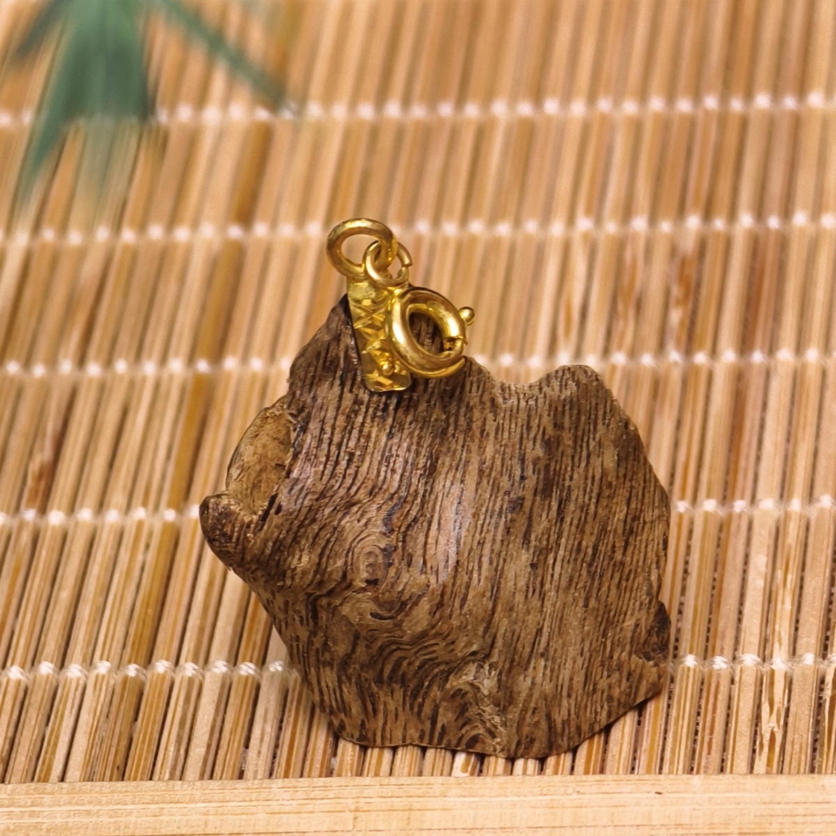 Mặt Trầm Hương Chìm Nước - Vàng 18k