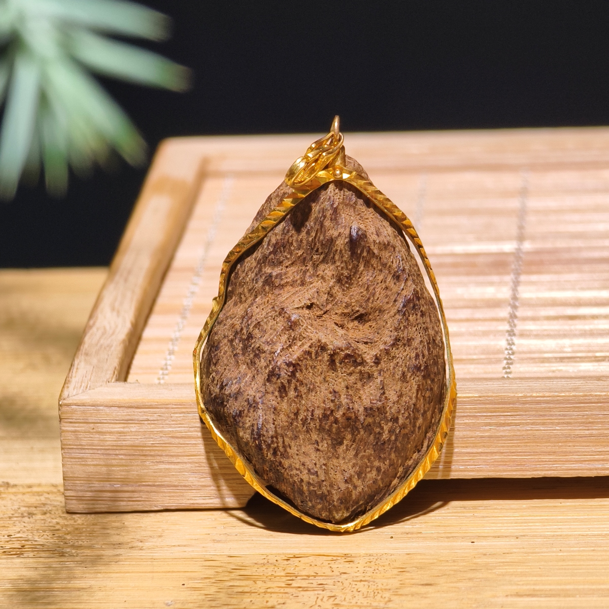 Mặt Trầm Hương Chìm Nước - Thái Sơn